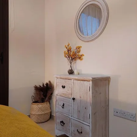 Apartment Artista Roustik Larnaca