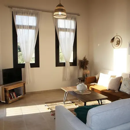 Apartment Artista Roustik Larnaca