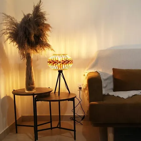 Artista Roustik Larnaca
