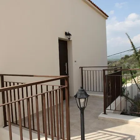 Artista Roustik * Larnaca